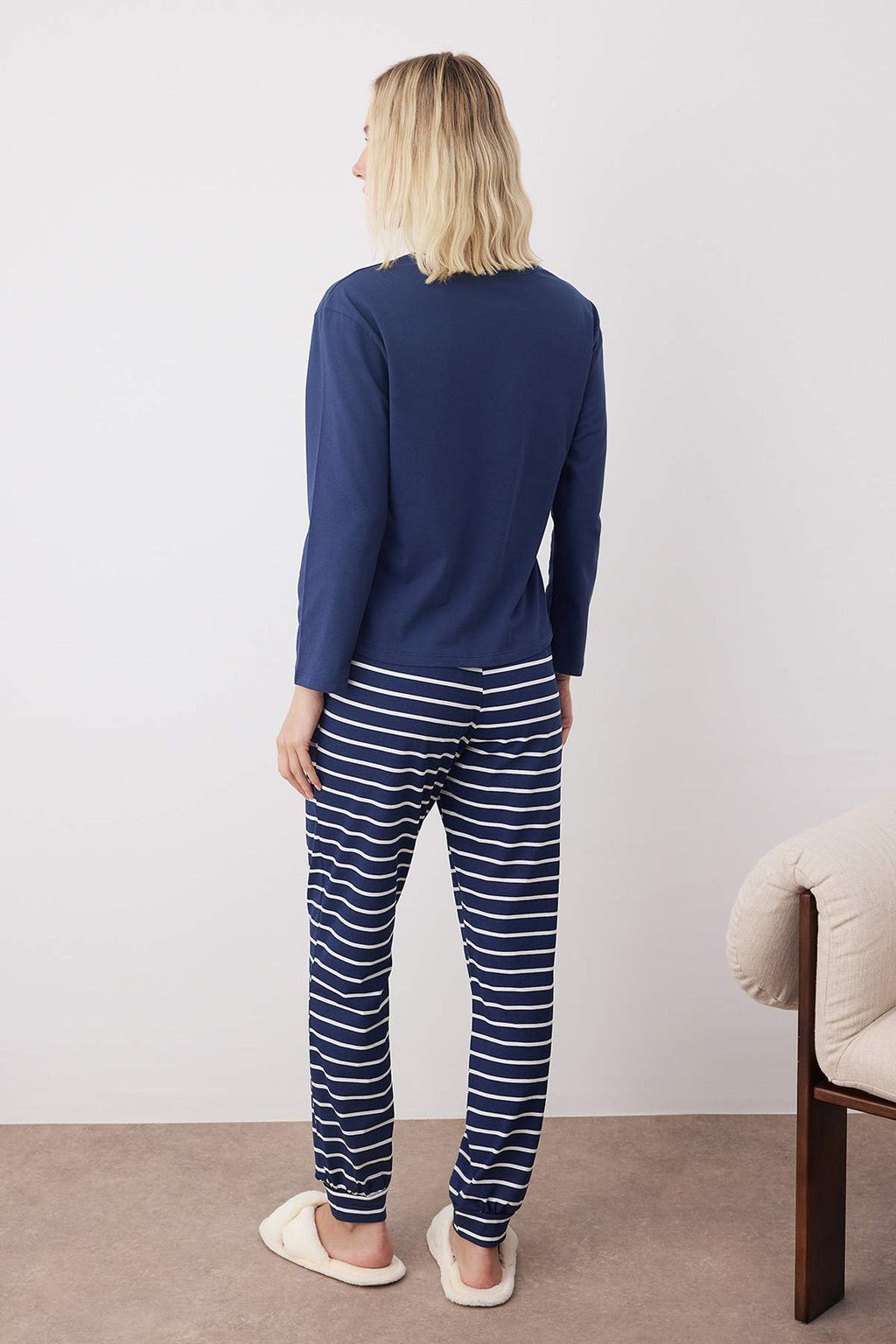 Trendyolmilla Kadın Couple/Çift Lacivert %100 Pamuklu Çizgili Yılbaşı Temalı Örme Pijama Takımı THMAW25PT00164