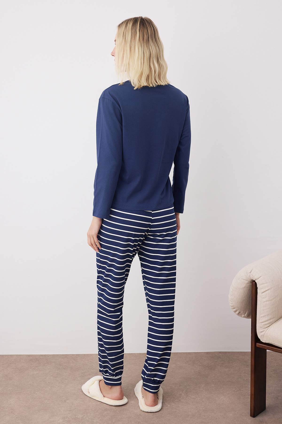Trendyolmilla Kadın Couple/Çift Lacivert %100 Pamuklu Çizgili Yılbaşı Temalı Örme Pijama Takımı THMAW25PT00164