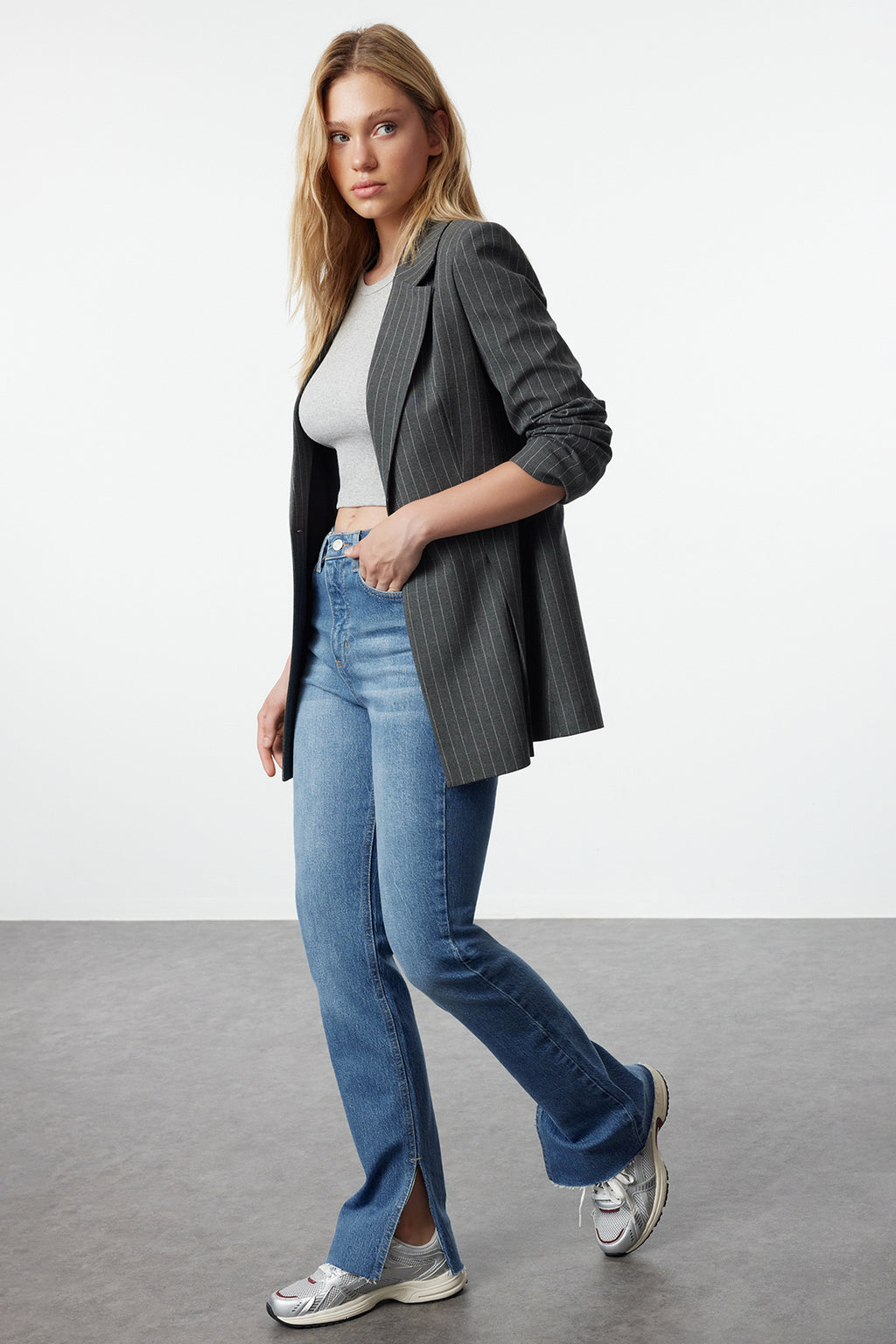 Trendyolmilla Lacivert Yırtmaçlı Yüksek Bel Comfort/Esnek Flare İspanyol Paça Jeans TWOAW22JE0382