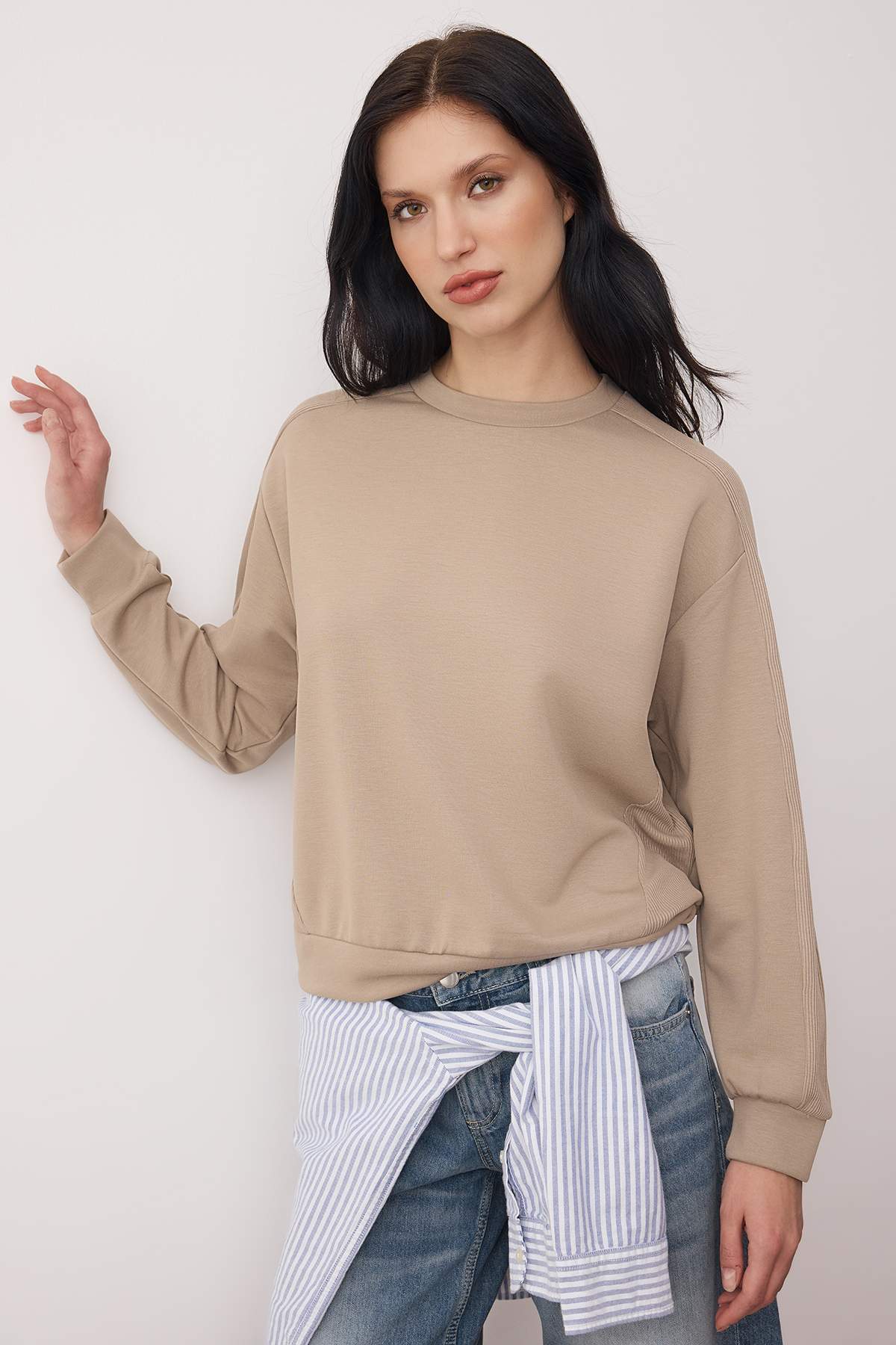 Vizon Kaşkorse Detaylı Oversize/Geniş Kalıp Yumuşak Kumaşlı EsnekÖrme Sweatshirt TWOAW26SW00186