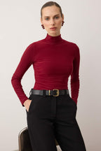Trendyolmilla Siyah Fitted/Vücuda Oturan Uzun Kollu Dik Yaka Fitilli Esnek Örme Bluz TWOAW25BZ00078