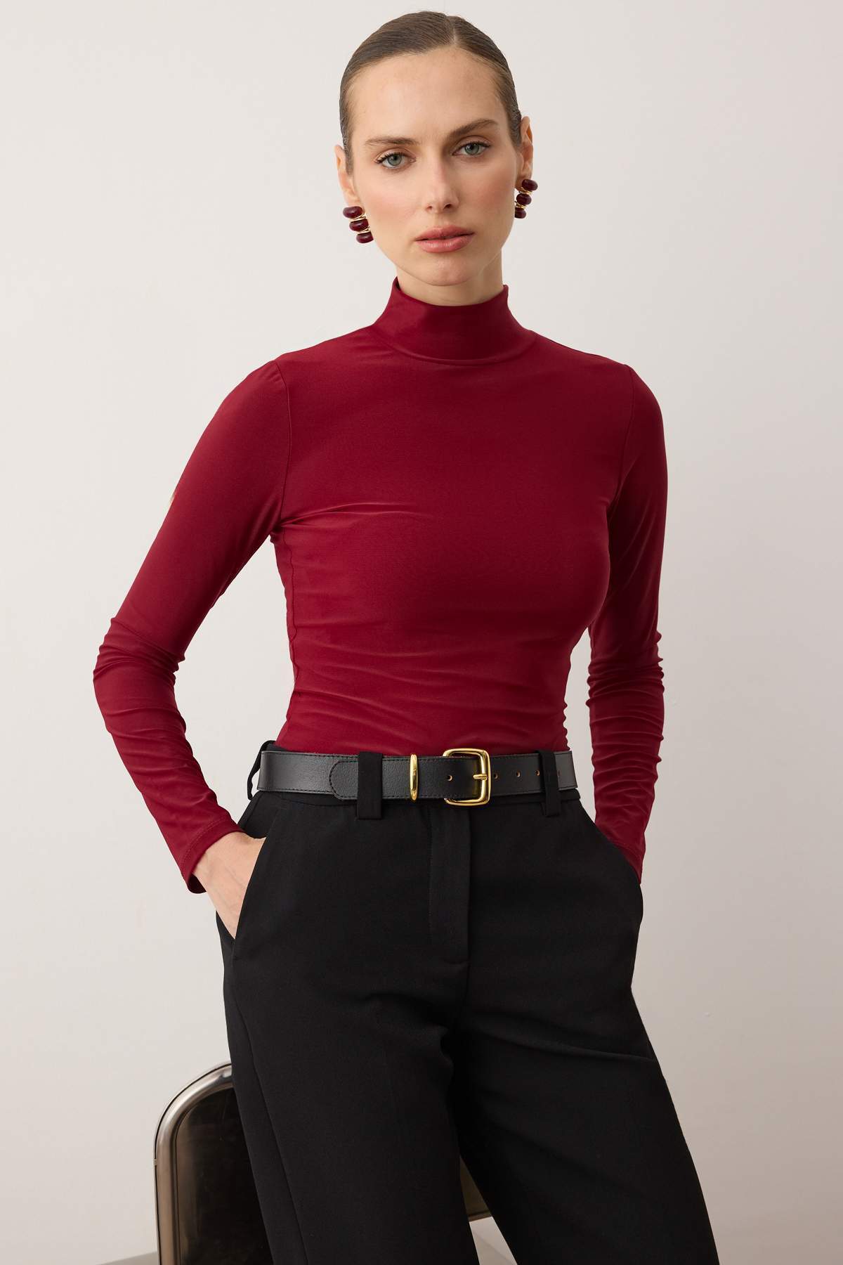 Trendyolmilla Siyah Fitted/Vücuda Oturan Uzun Kollu Dik Yaka Fitilli Esnek Örme Bluz TWOAW25BZ00078