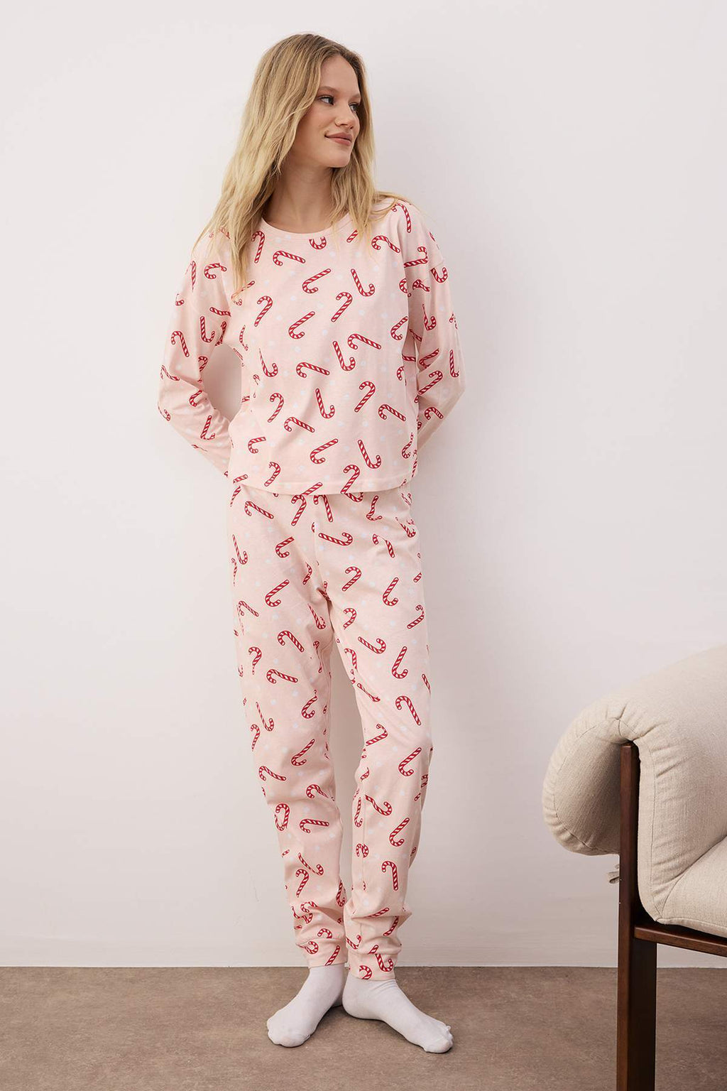 Trendyolmilla Bej %100 Pamuklu Yılbaşı Temalı Örme Pijama Takımı THMAW21PT0771