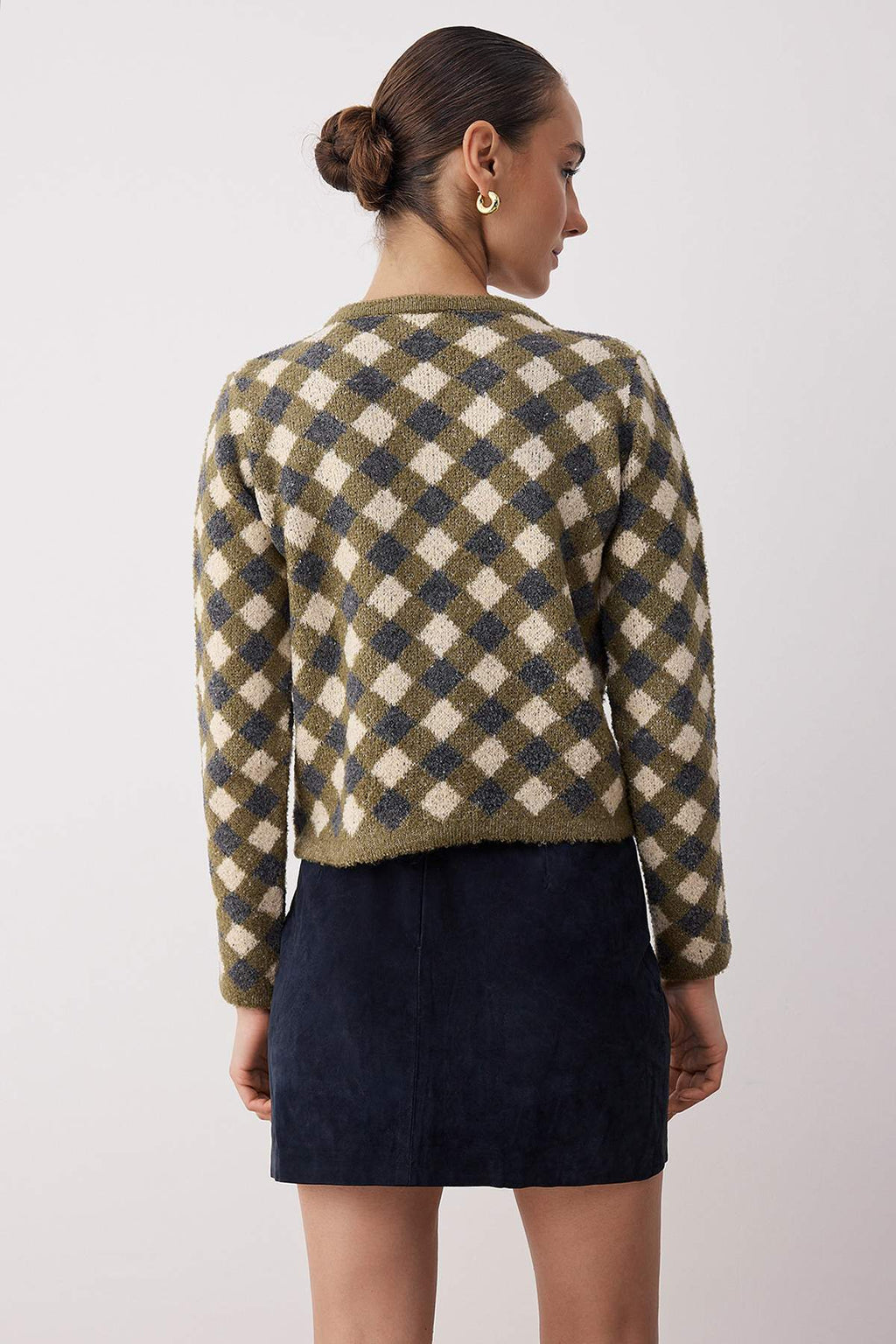 Trendyolmilla Kahverengi Baklava/Ekose Desenli Bisiklet Yaka Crop Triko Hırka TWOAW26HI00239