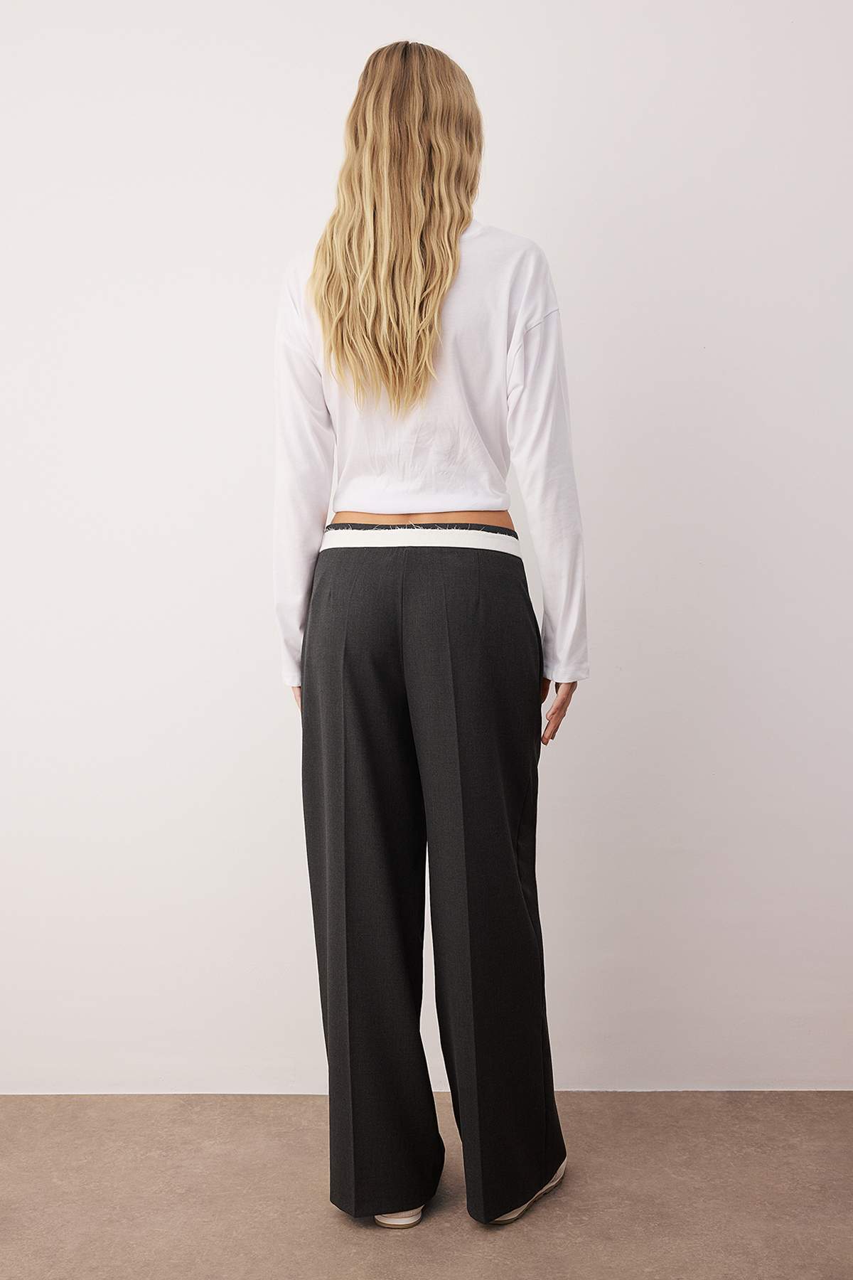 Antrasit Bel Ek Kumaş Detaylı Wide Leg/Geniş Paça Kumaş Pantolon TWOAW26PL00048
