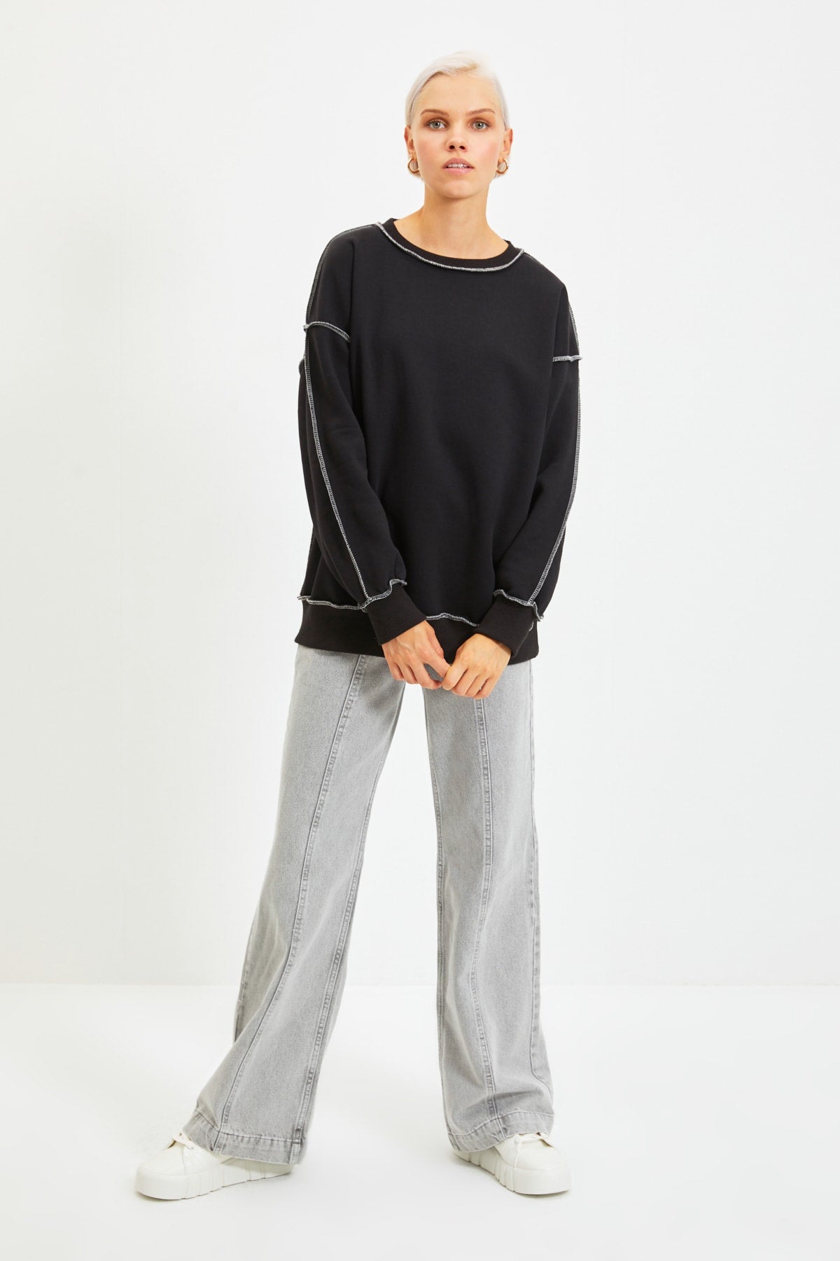 Siyah Oversize/Geniş Kalıp Karyoka Dikişli Kalın İçi Polarlı Örme Sweatshirt TWOAW22SW0267