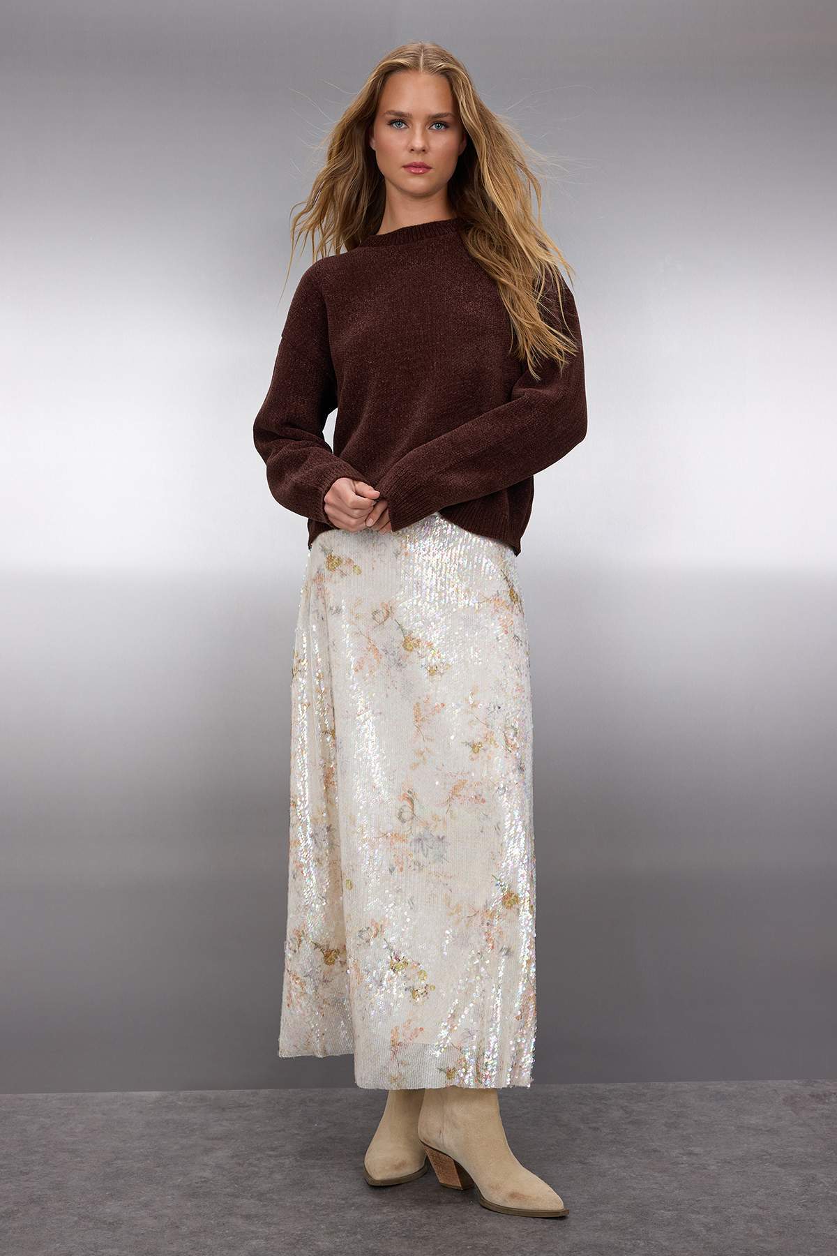 Trendyolmilla Kahverengi Geniş Kalıp Özel İplik Triko Kazak TWOAW26KZ00090 Secondary image