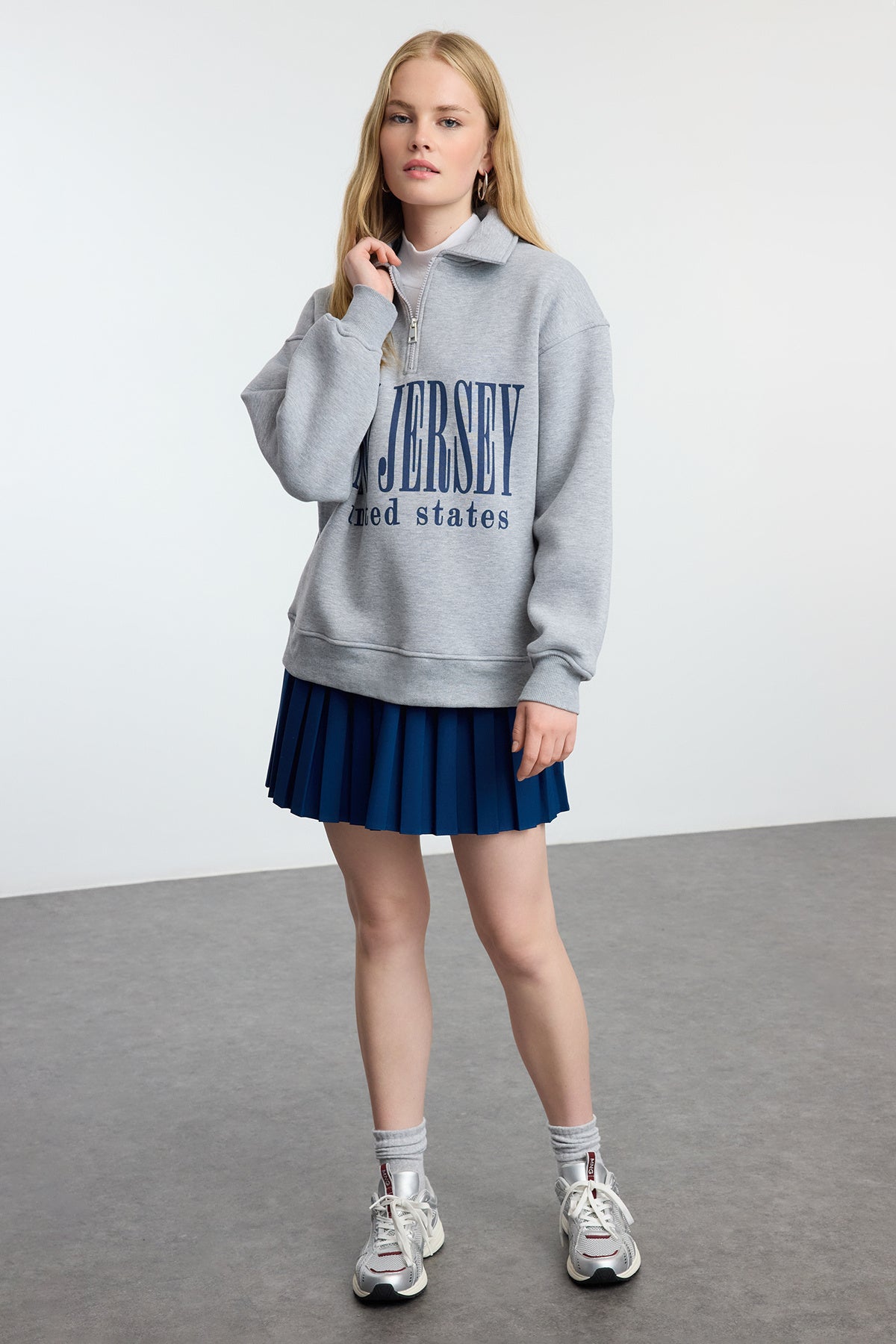 Trendyolmilla Bordo Oversize Kalıp Kalın içi Polarlı Slogan Baskılı Fermuarlı Örme Sweatshirt TWOAW25SW00134