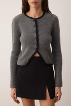 Trendyolmilla Kahverengi Fitted/Vücuda Oturan Kurdele Detaylı Crop Triko Hırka TWOAW26HI00173