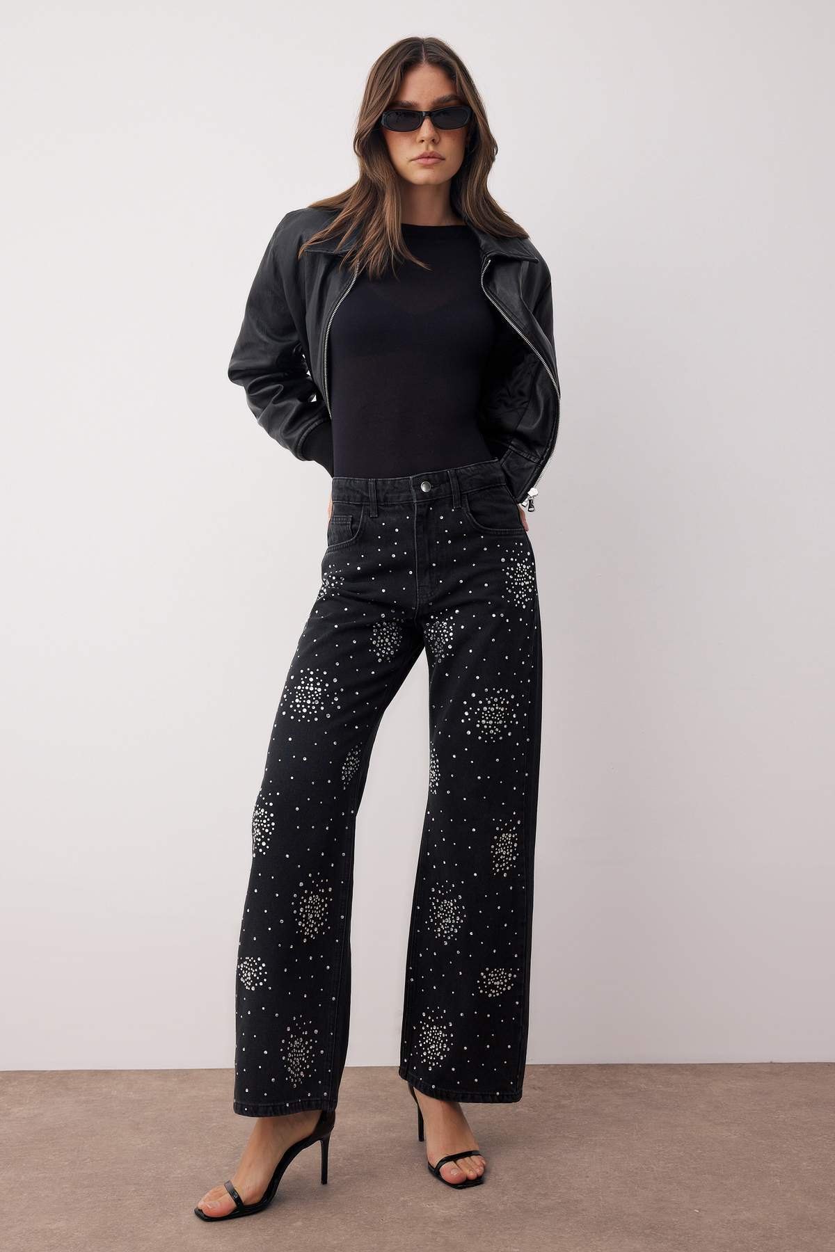 Siyah Yüksek Bel Taş Detaylı Geniş Paça Wide Leg Jeans TWOAW26JE00116 Secondary image