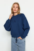 Trendyolmilla Taş Bisiklet Yaka Regular Fit Nakışlı Kalın İçi Polarlı Örme Sweatshirt TWOAW24SW00199