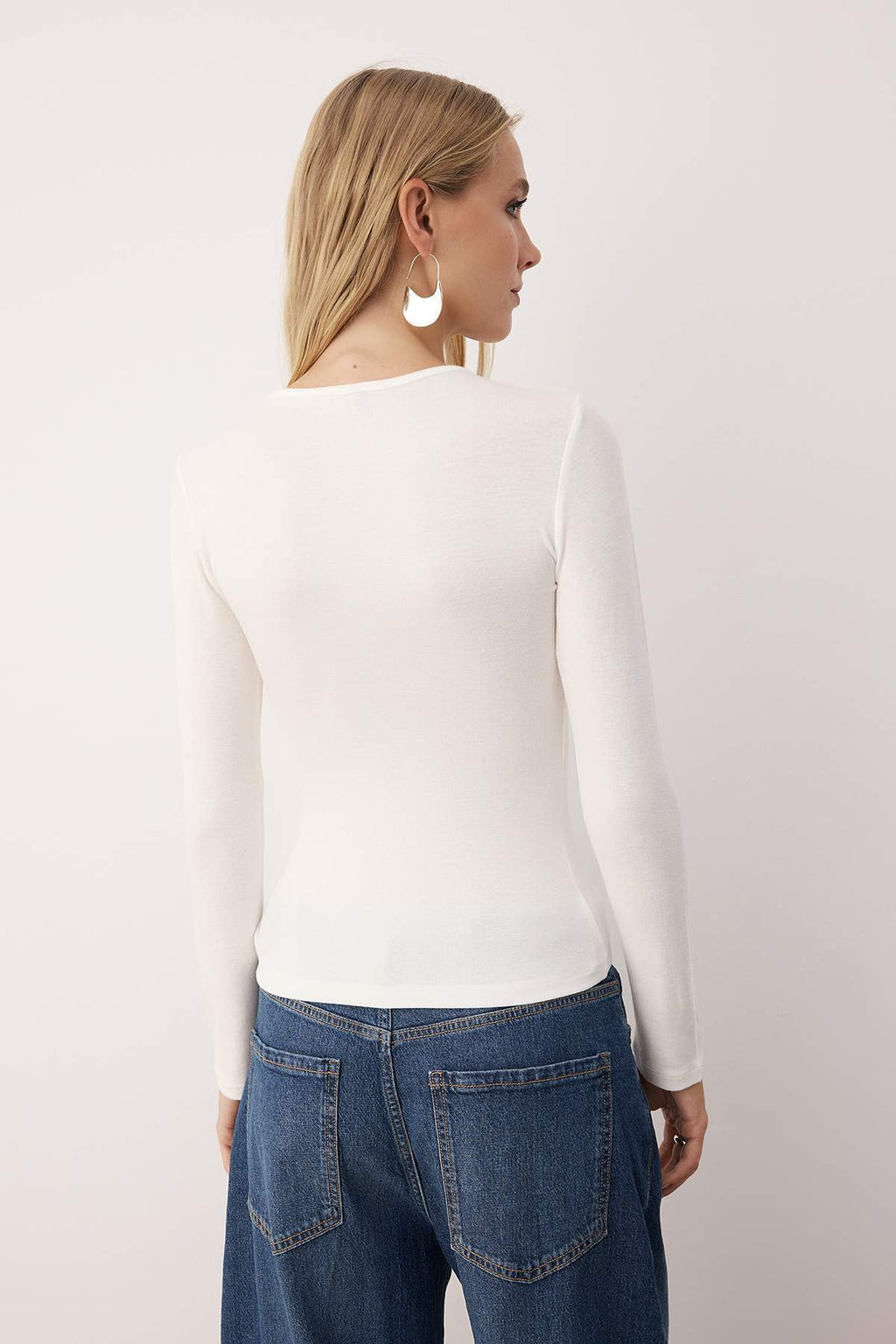 Trendyolmilla Ekru Yaka Detaylı Fitted/Vücuda Oturan Örme Bluz TWOAW26BZ00173