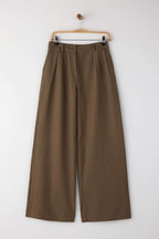 Kahverengi İnce Dökümlü Yumuşak Tuşeli %100 Pamuk Wide Leg/Geniş Paça Pantolon TWOAW26PL00010