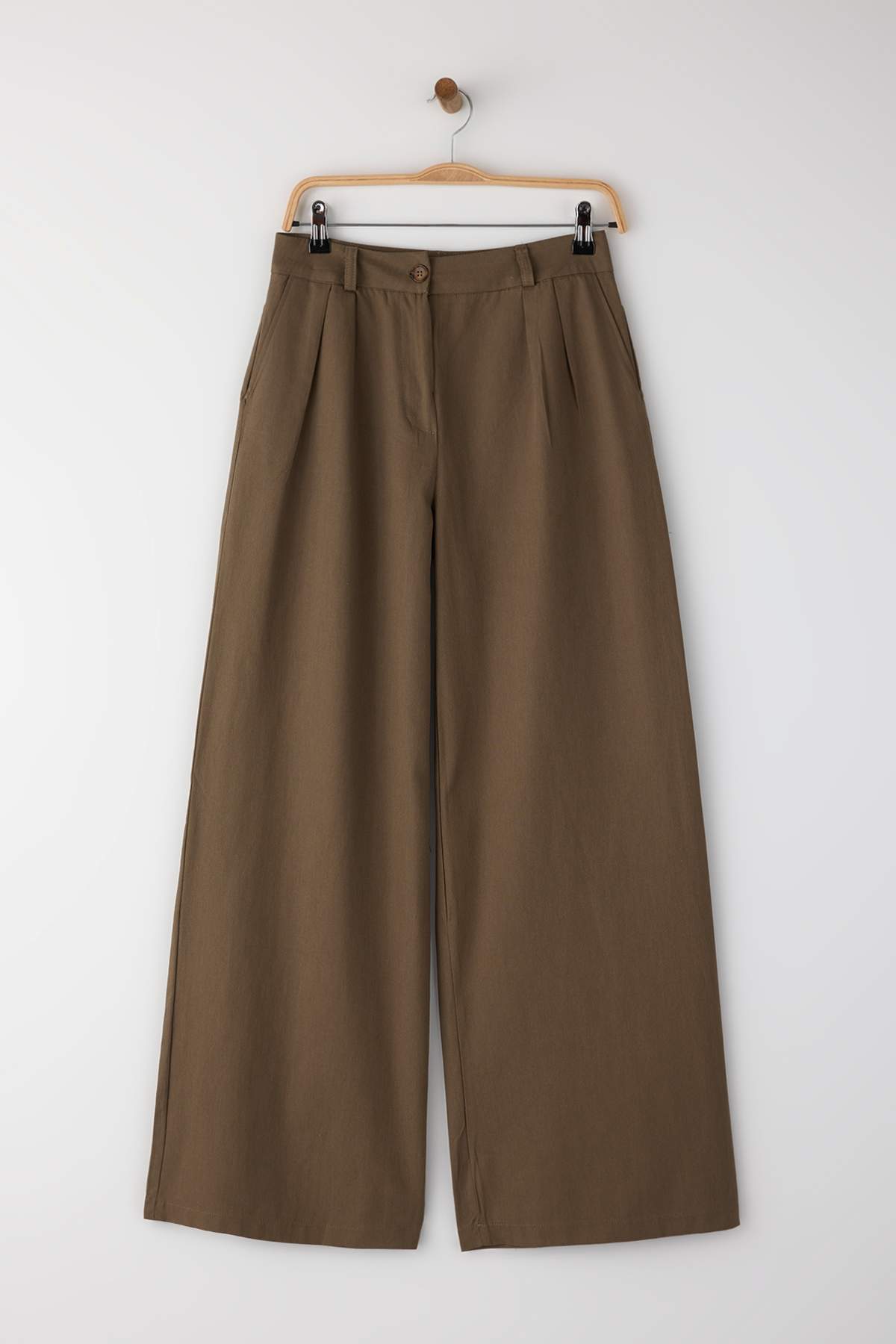 Kahverengi İnce Dökümlü Yumuşak Tuşeli %100 Pamuk Wide Leg/Geniş Paça Pantolon TWOAW26PL00010