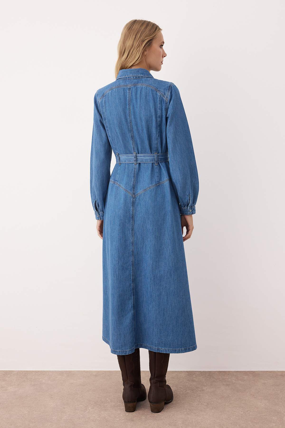 Trendyolmilla Mavi Kemer Detaylı Maxi Denim Elbise TWOAW26EL00044