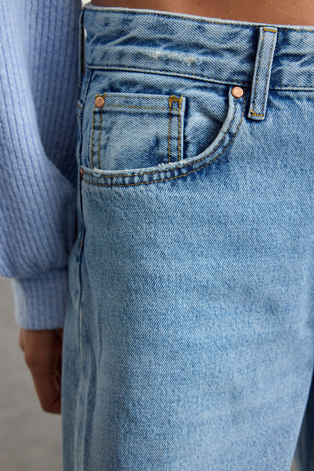 Trendyolmilla Koyu Mavi Katlı Paça Normal Bel Loose Baggy Jeans TWOSS25JE00001