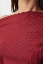 Trendyolmilla Bordo Drapeli Kayık Yaka Asimetrik Esnek Uzun Kol Örme Bluz TWOAW24BZ00393