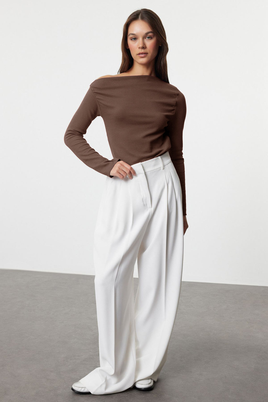 Trendyolmilla Bordo Drapeli Kayık Yaka Asimetrik Esnek Uzun Kol Örme Bluz TWOAW24BZ00393