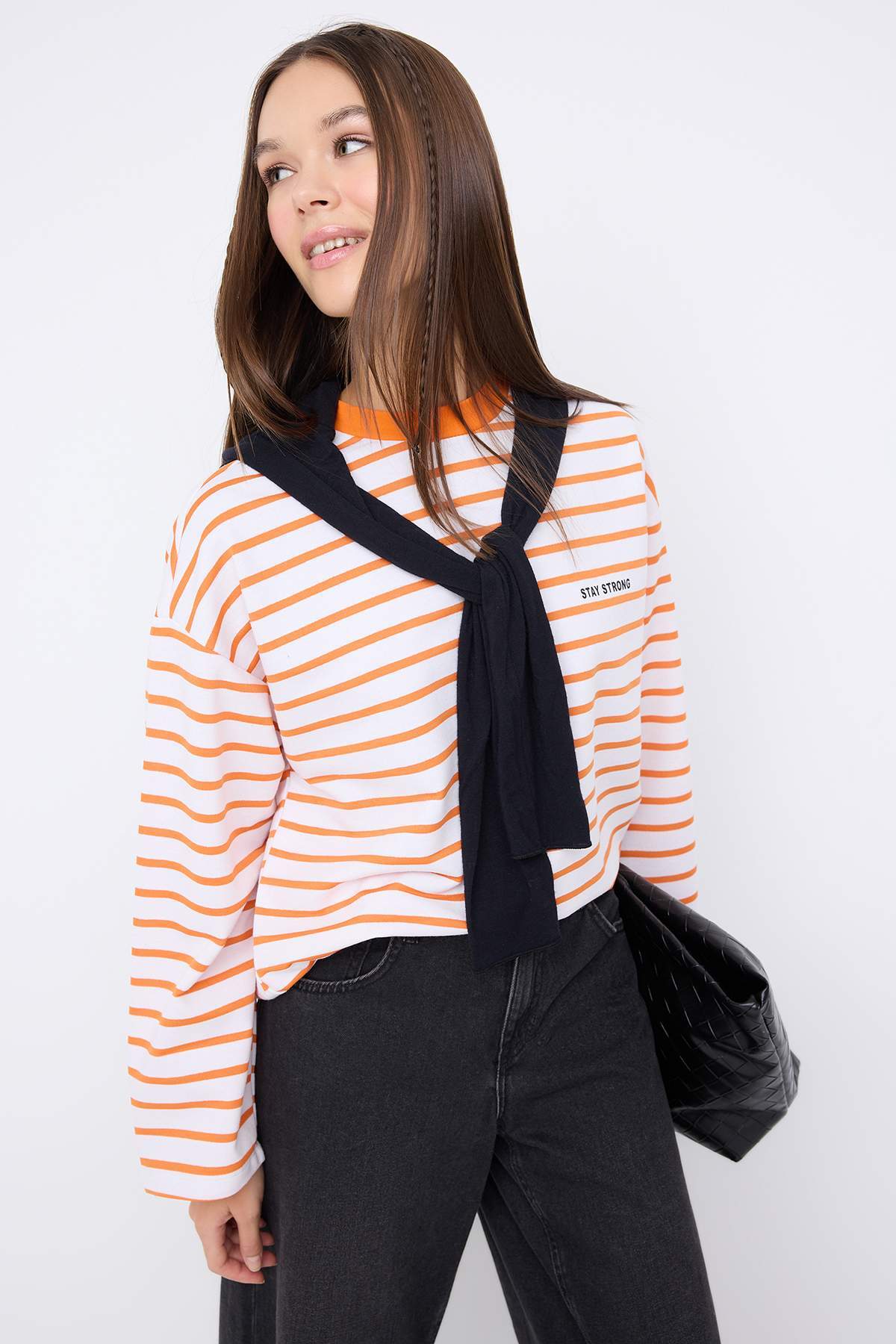 Teen Turuncu Çizgili Slogan Sırt Baskılı Oversize/Geniş Kalıp İnce Örme Sweatshirt TWOAW26SW00193 Secondary image