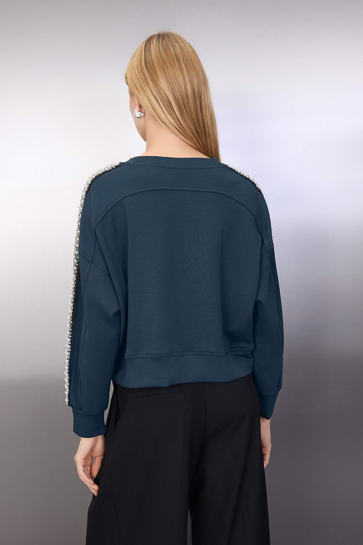 Petrol Taşlı Şerit Aksesuar Detaylı Bisiklet Yaka Regular/Normal Kesim Sweatshirt TWOAW26SW00033