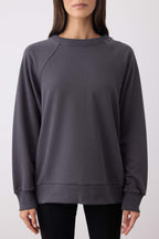 Trendyolmilla Antrasit Relaxed/Rahat Kalıp Basic Reglan Kol Bisiklet Yaka Örme Sweatshirt TWOAW26SW00030