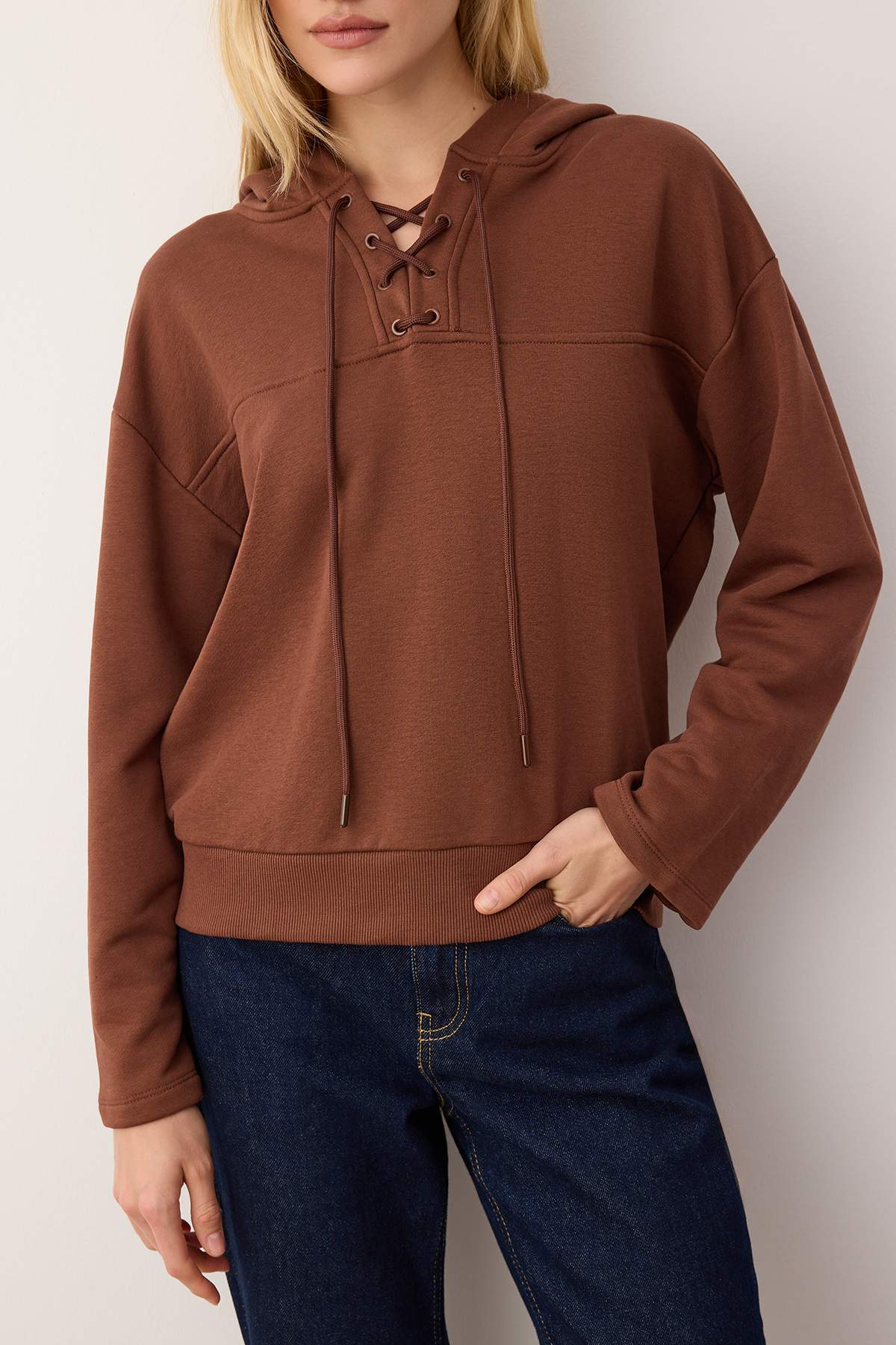 Trendyolmilla Lacivert Bağlama Detaylı Oversize/Geniş Kalıp Örme Sweatshirt TWOAW26SW00053