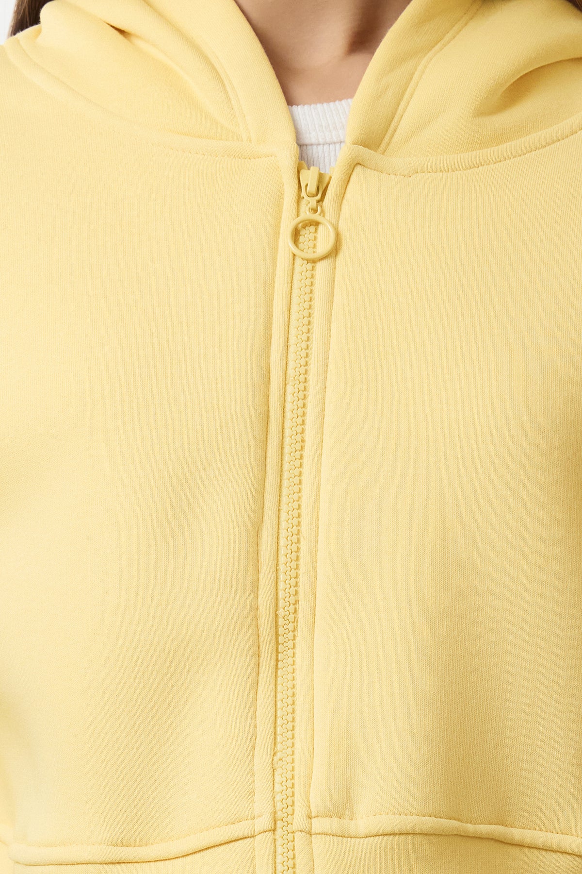 Trendyolmilla Açık Sarı Fermuarlı Kapüşonlu Rahat Kesim Crop Kalın İçi Polarlı Örme Sweatshirt TWOAW20SW0660