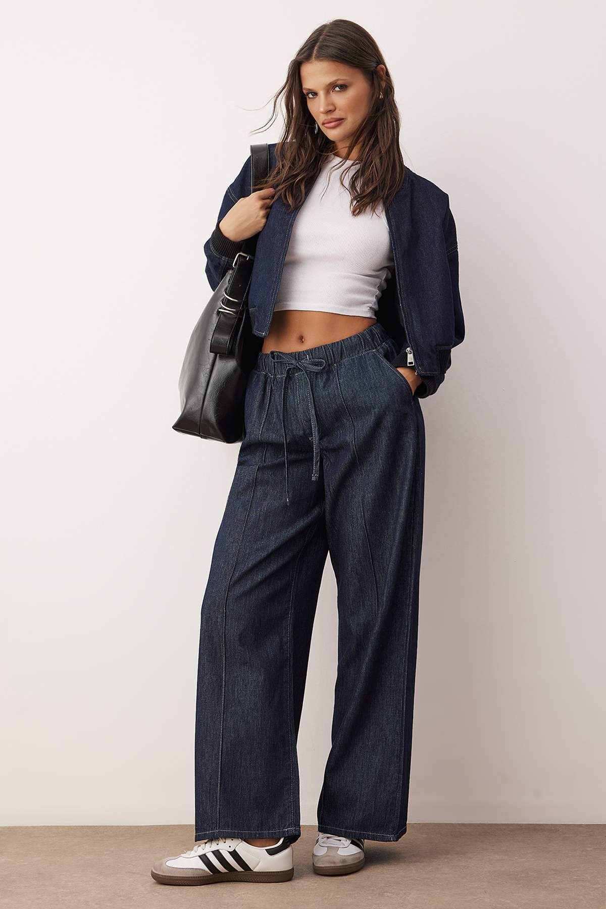 Koyu Mavi Beli Bağlama Detaylı Yüksek Bel Ekstra Wide Leg Jeans TWOAW26JE00236 Main image