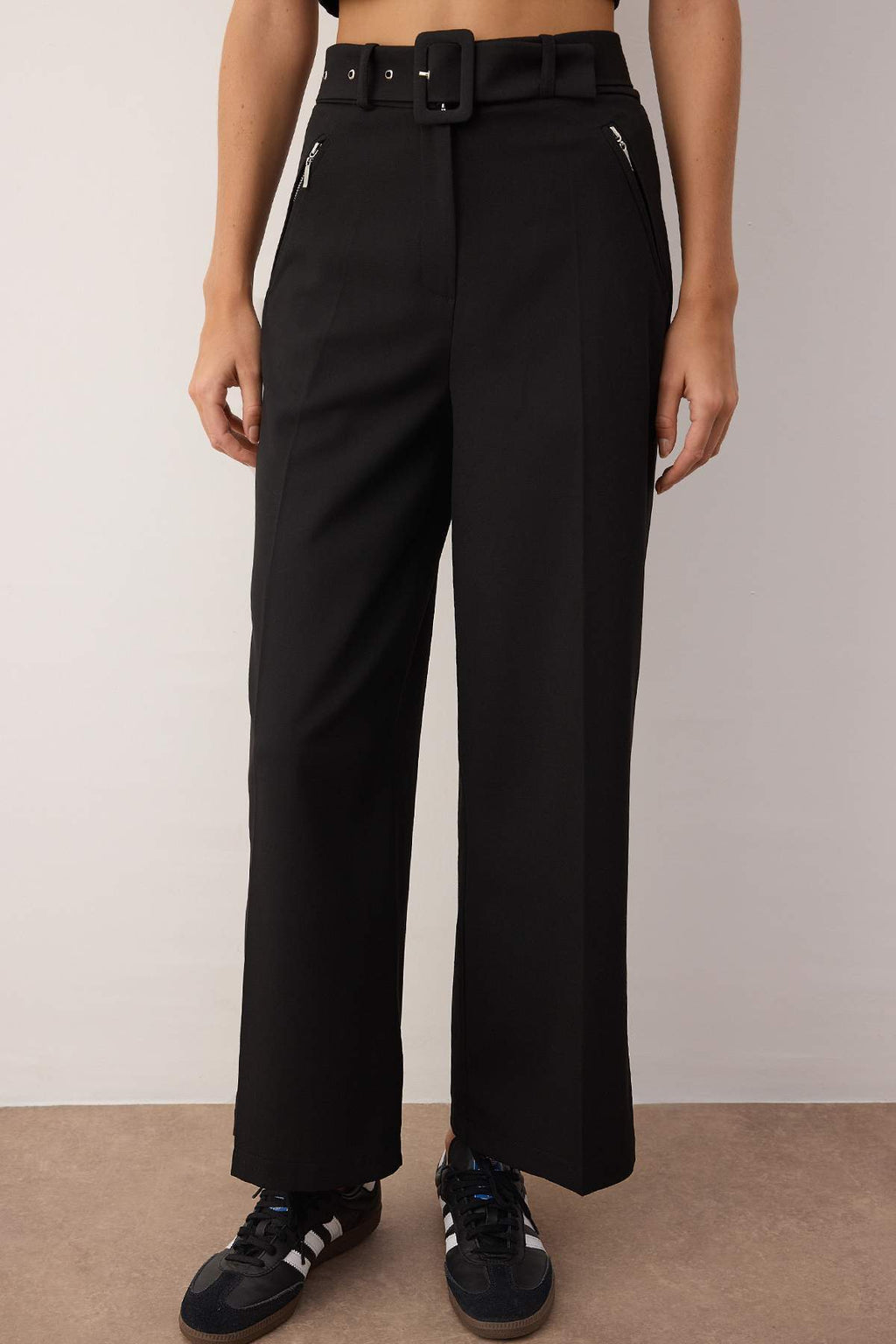 Siyah Kemerli Fermuar Cep Detaylı Wide Leg/Geniş Paça Kumaş Pantolon TWOAW26PL00050