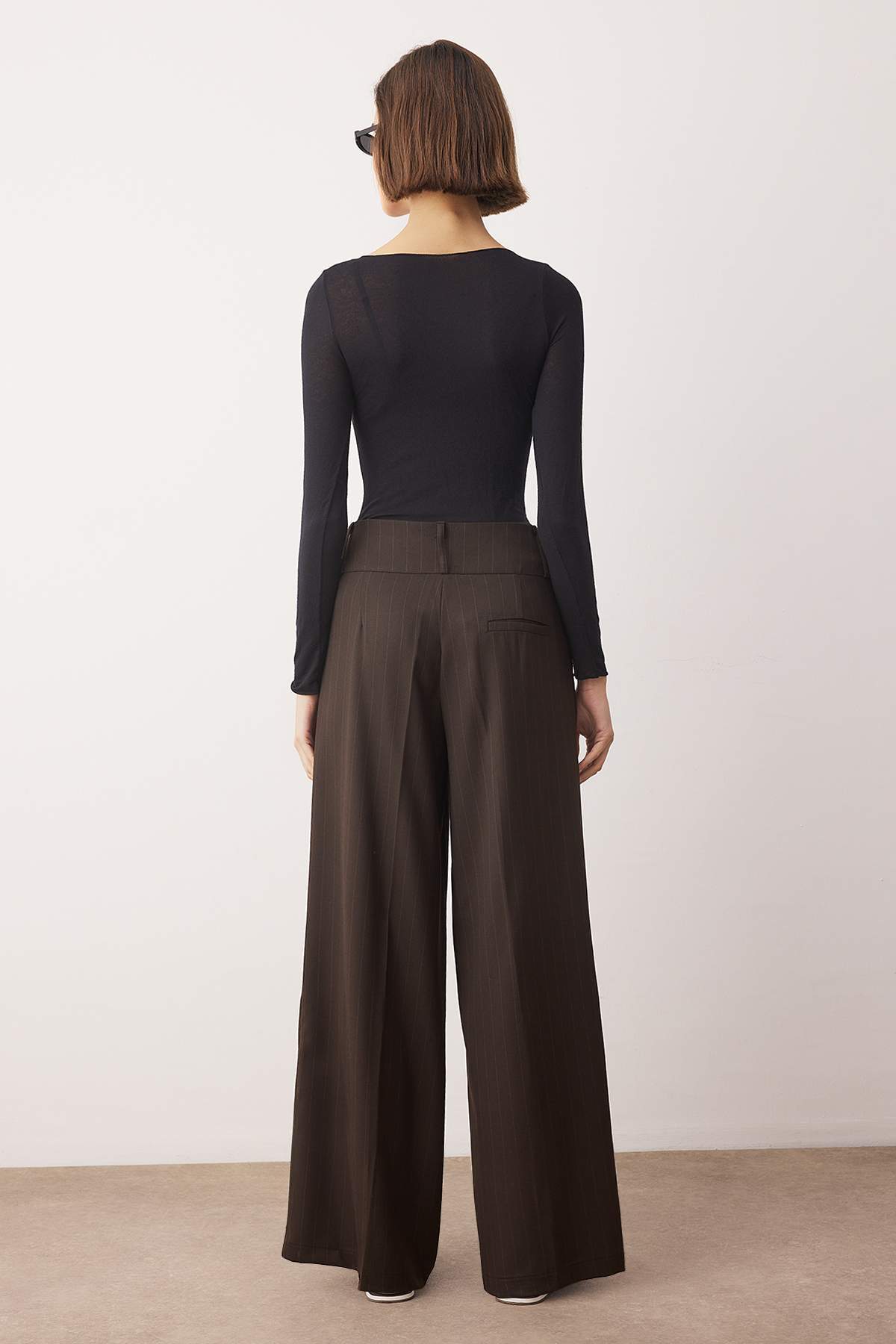 Kahverengi Çizgili Bel Detaylı Extra Geniş Paça Wide Leg Dokuma Pantolon TWOAW26PL00168