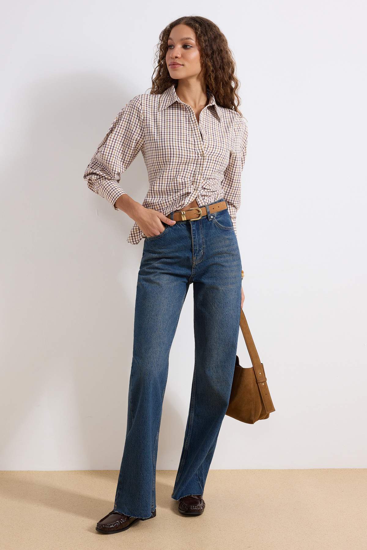 Trendyolmilla Ekru Paçası Kesikli Yüksek Bel Straight %100 Pamuk Non-Stretch Jeans TWOAW25JE00378