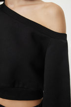 Trendyolmilla Teen Lacivert Çizgili Regular Kalıp İçi Polarlı Crop Asimetrik Yaka Örme Sweatshirt TWOAW25SW00143
