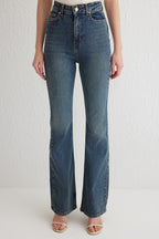 Trendyolmilla Mavi Yüksek Bel Comfort/Esnek Flare İspanyol Paça Jeans TWOSS25JE00101