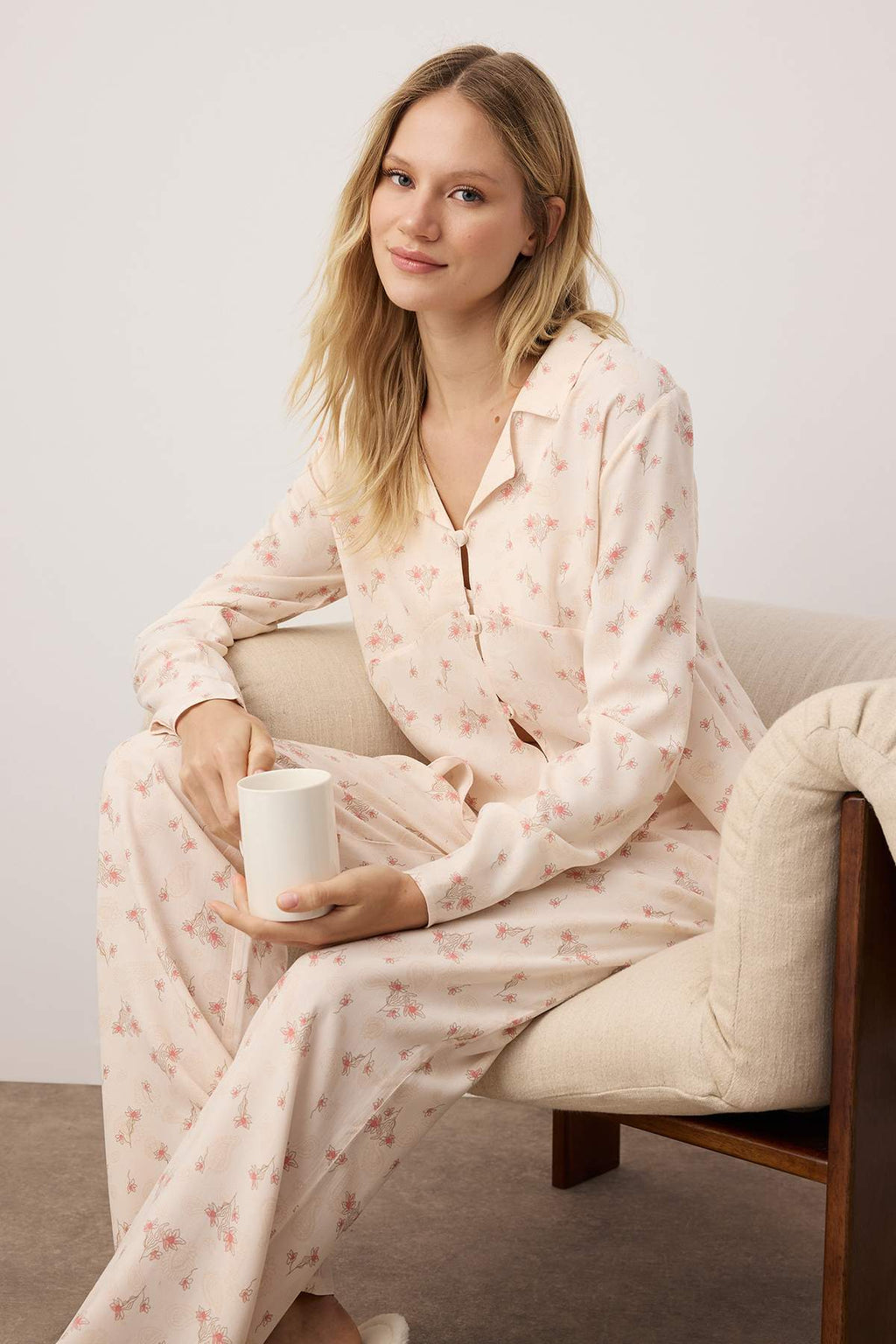 Çok Renkli Çiçekli Viskon Dokuma Pijama Takımı THMAW26PT00104