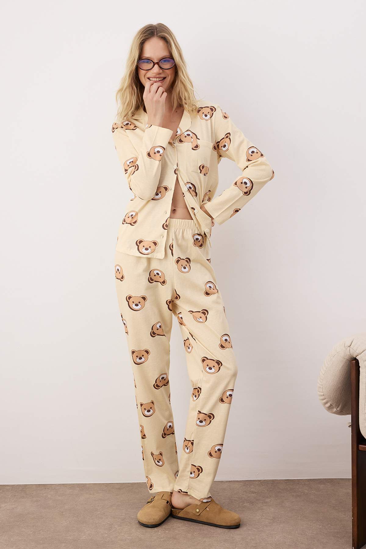 Trendyolmilla Koyu Yeşil %100 Pamuklu Tavşan Desenli Gömlek-Pantolon Örme Pijama Takımı THMAW24PT00002
