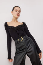 Trendyolmilla Siyah Fırfırlı Fitted/Vücuda Oturan Örme Bluz TWOAW26BZ00287