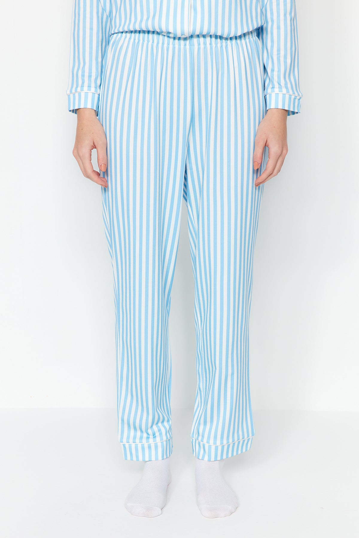 Trendyolmilla Mavi Çizgi Desenli Biyeli İçi Polarlı Gömlek-Pantolon Örme Pijama Takımı THMAW24PT00050