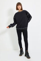 Siyah Oversize/Geniş Kalıp Karyoka Dikişli Kalın İçi Polarlı Örme Sweatshirt TWOAW22SW0267