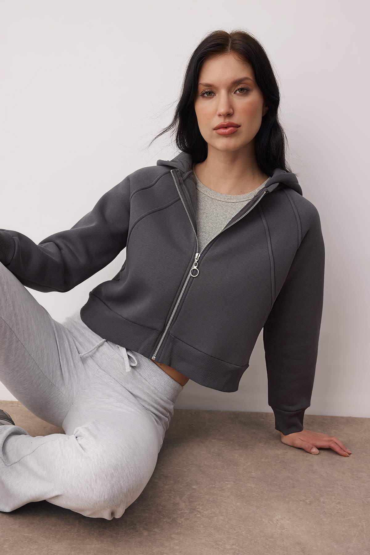 Trendyolmilla Kırmızı Regular Kalıp Crop Fermuarlı Kapüşonlu Kalın İçi Polarlı Örme Sweatshirt TWOAW26SW00045