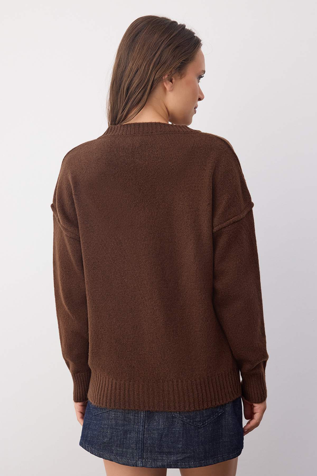 Wardrobe Essentials Kahverengi Yünlü Premium İplikBasic Geniş Kalıp Triko Kazak | TWOAW26KZ00068