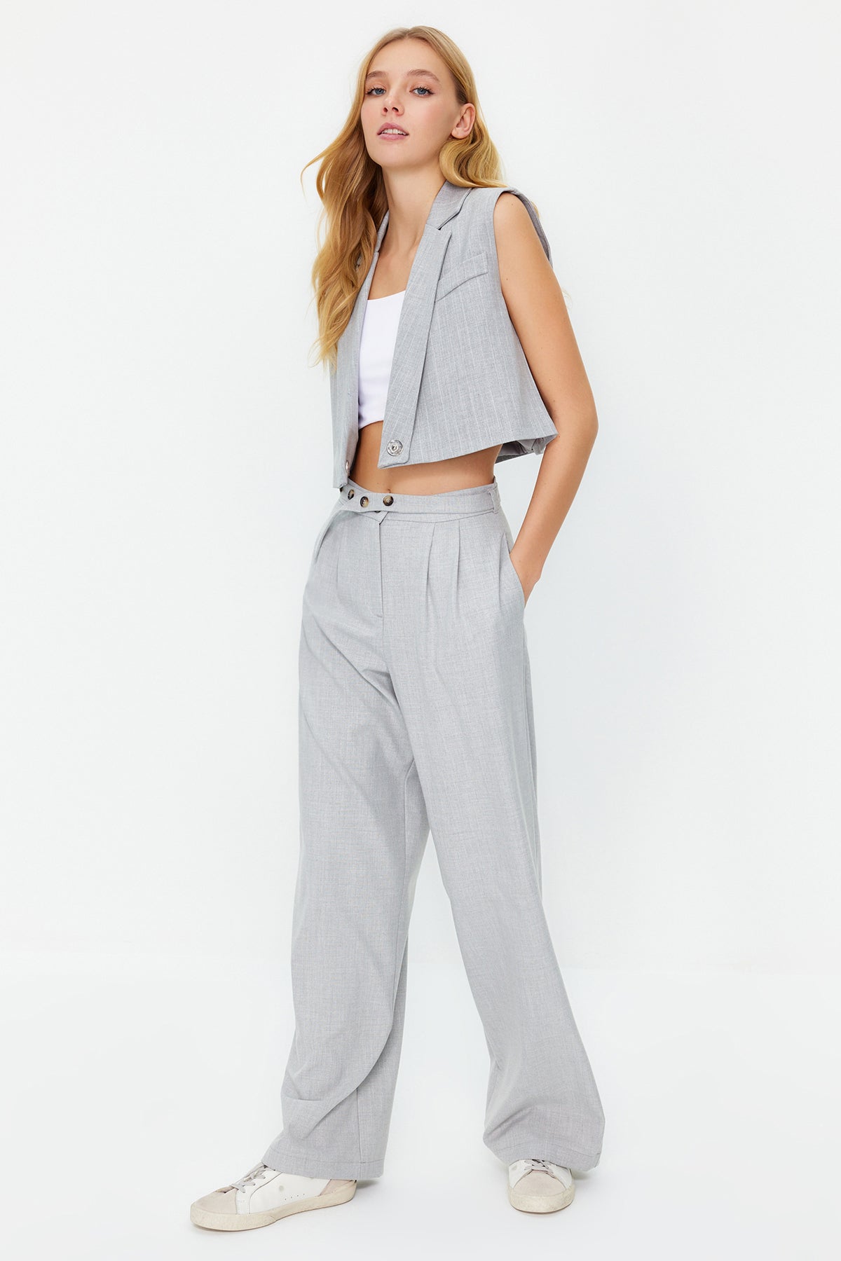 Trendyolmilla Bej Straight/Düz Kesim Kemer Detaylı Dokuma Pantolon TWOSS24PL00023