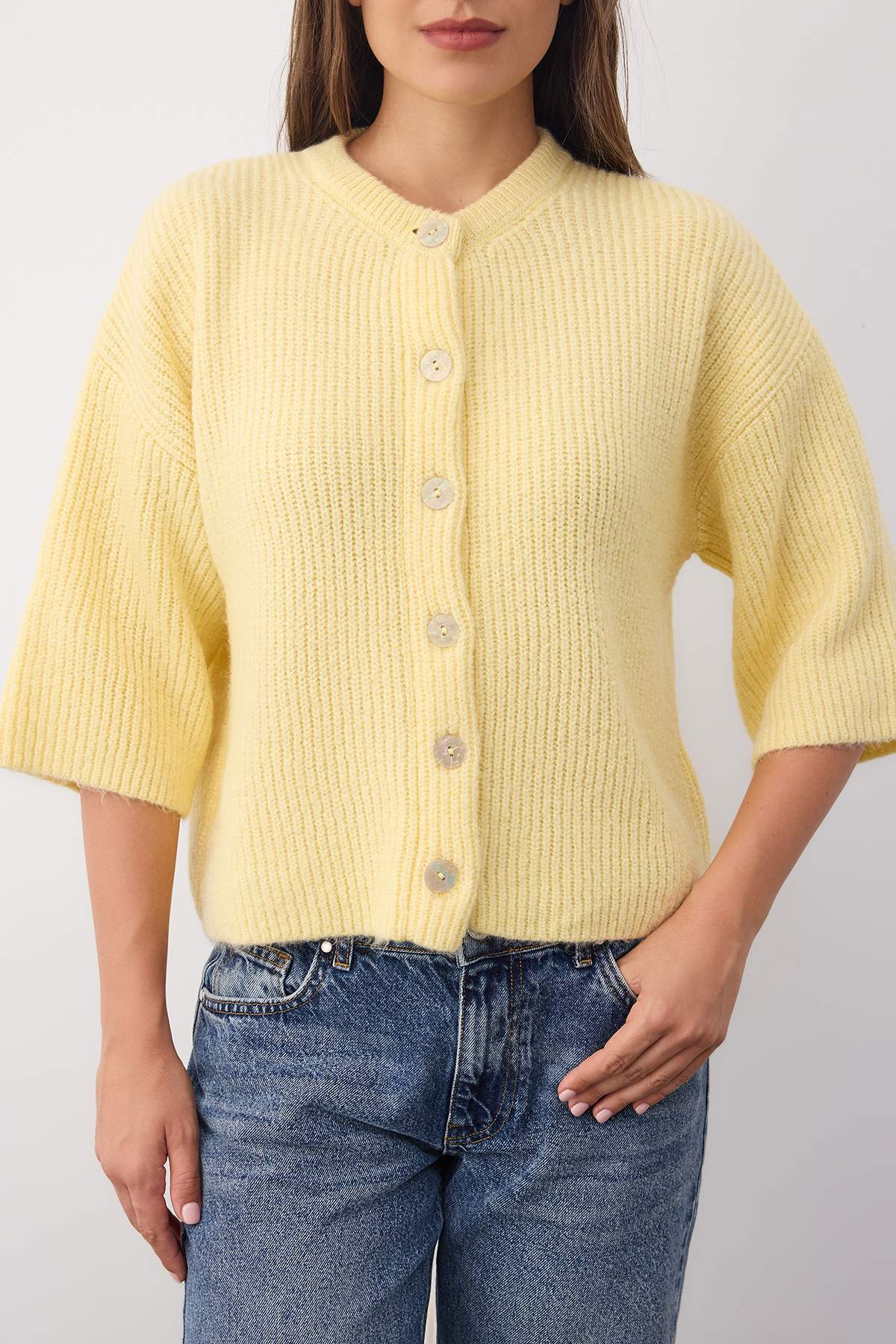Trendyolmilla Wardrobe Essentials Vizon Yumuşak Dokulu Geniş Kalıp Kısa Kol Basic Triko Hırka | TWOAW26HI00251