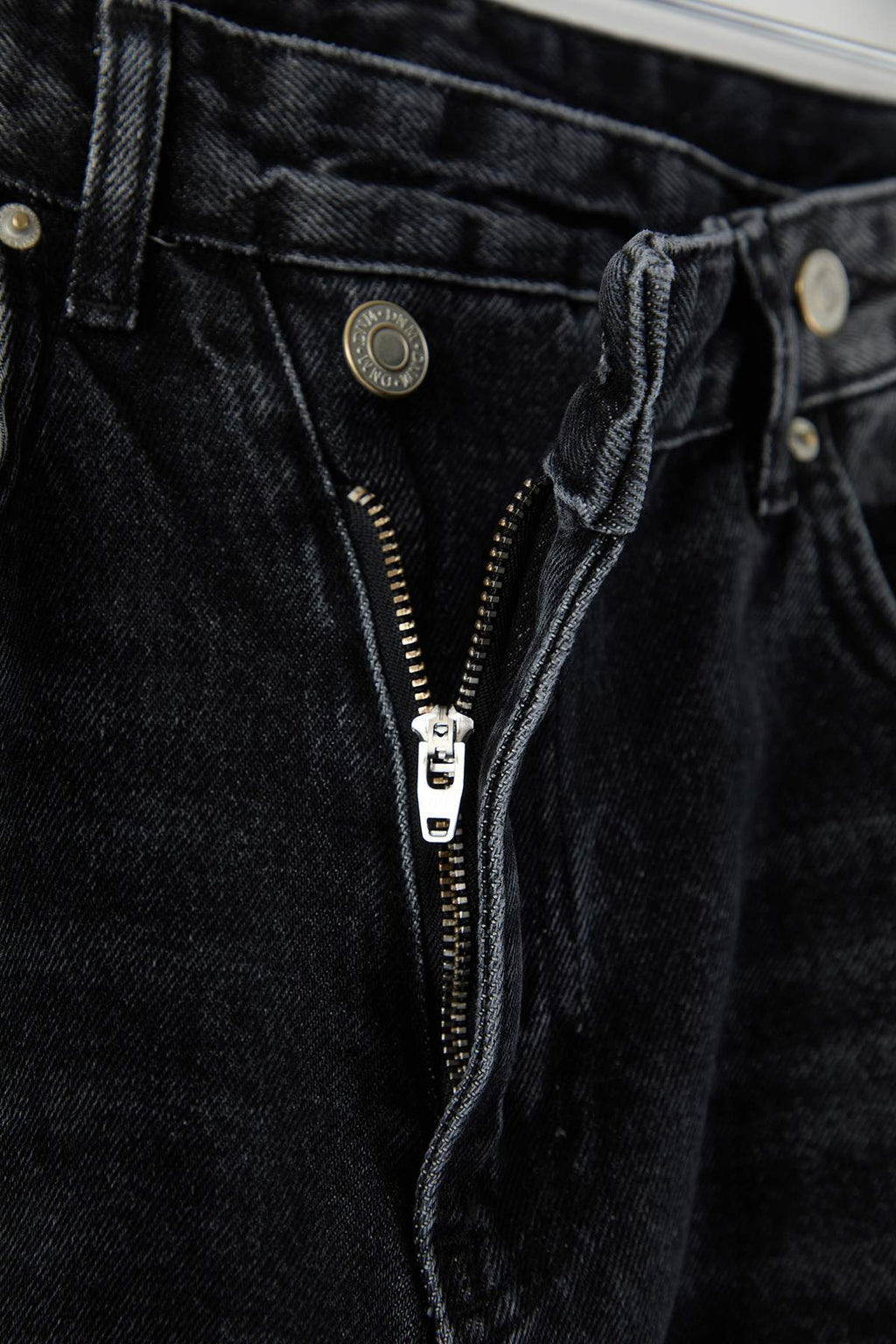 Trendyolmilla Antrasit Yüksek Bel Asimetrik Kapama Bel Detaylı Straight/Düz Kesim/Boru Paça Jeans TWOAW26JE00132
