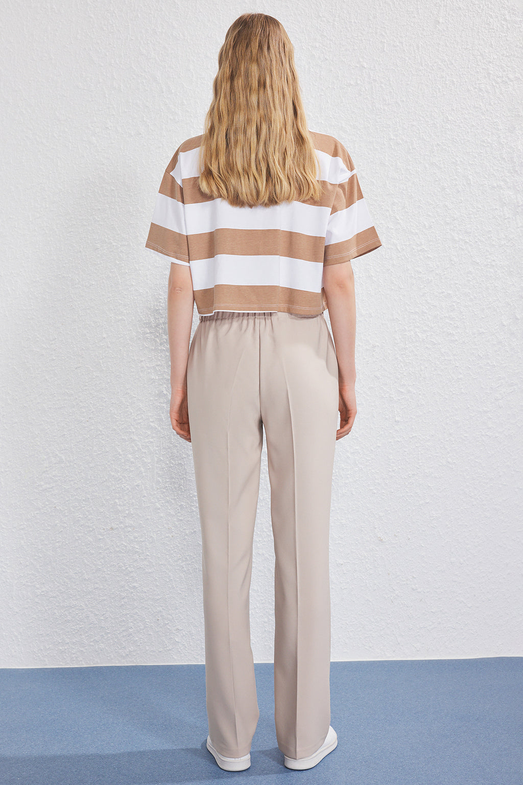Trendyolmilla Siyah Arka Beli Lastikli Straight/Düz Kesim Dokuma Pantolon TWOSS25PL00102