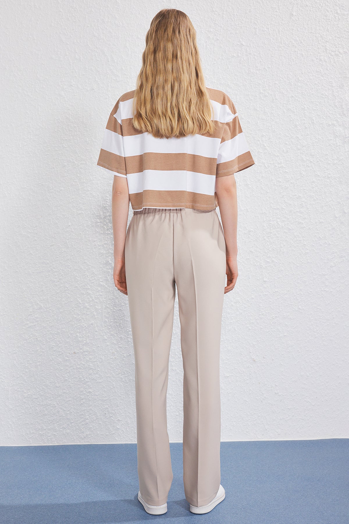 Trendyolmilla Siyah Arka Beli Lastikli Straight/Düz Kesim Dokuma Pantolon TWOSS25PL00102