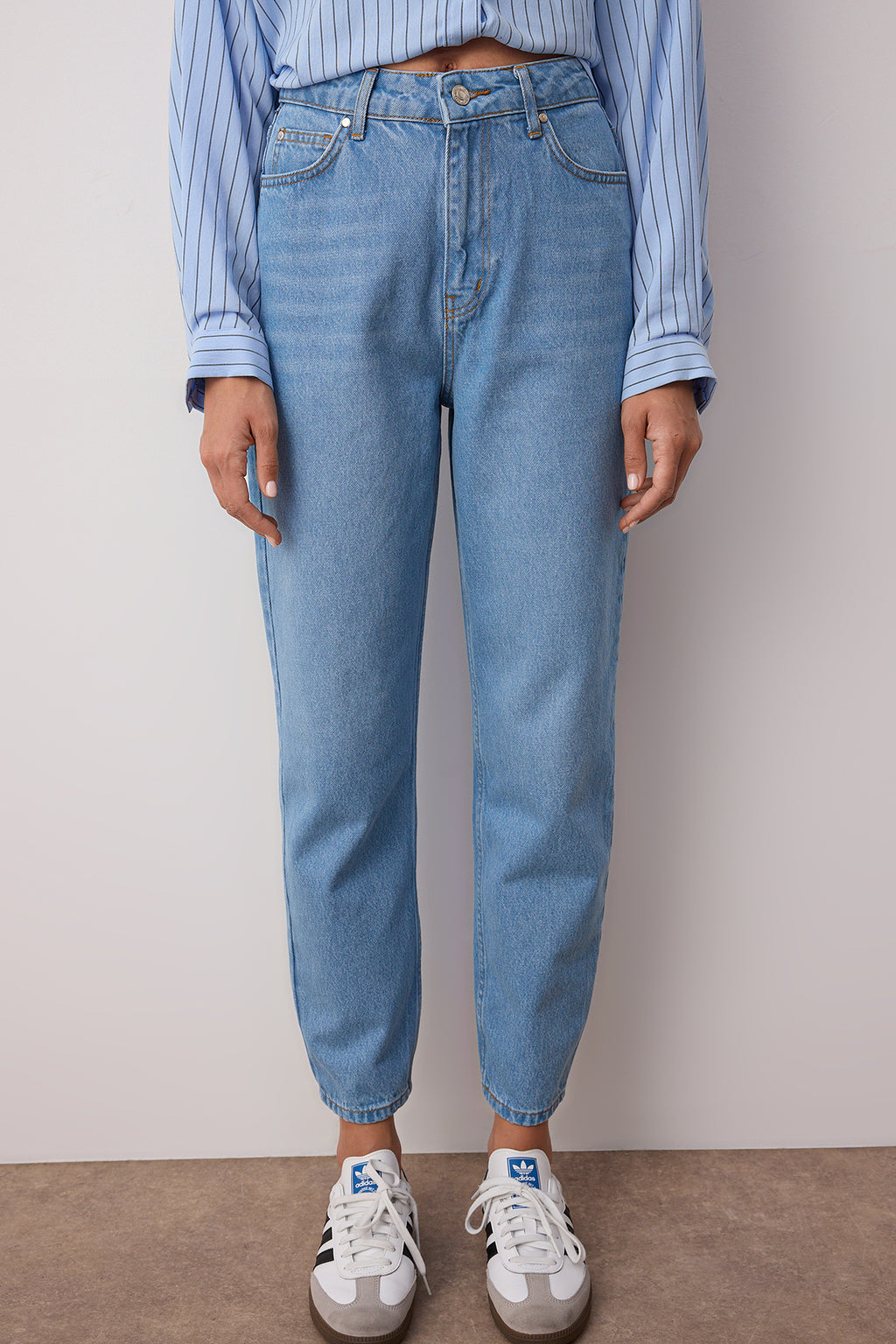 Trendyolmilla Siyah Yüksek Bel Mom %100 Pamuk Non-Stretch Jeans TWOSS23JE00067