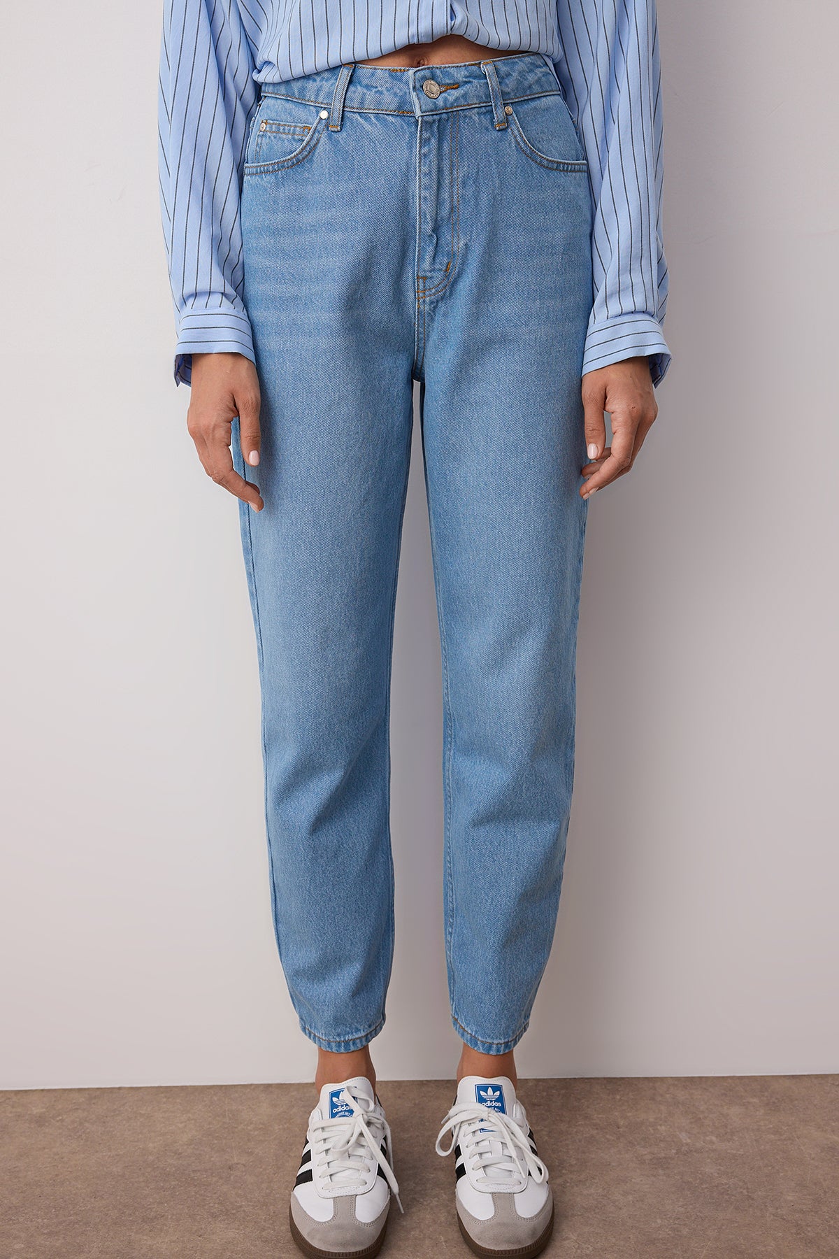 Trendyolmilla Siyah Yüksek Bel Mom %100 Pamuk Non-Stretch Jeans TWOSS23JE00067