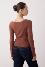 Trendyolmilla Yağ Yeşili Fitted/Vücuda Oturan Büzgü Detaylı Esnek Örme Bluz TWOAW25BZ00225