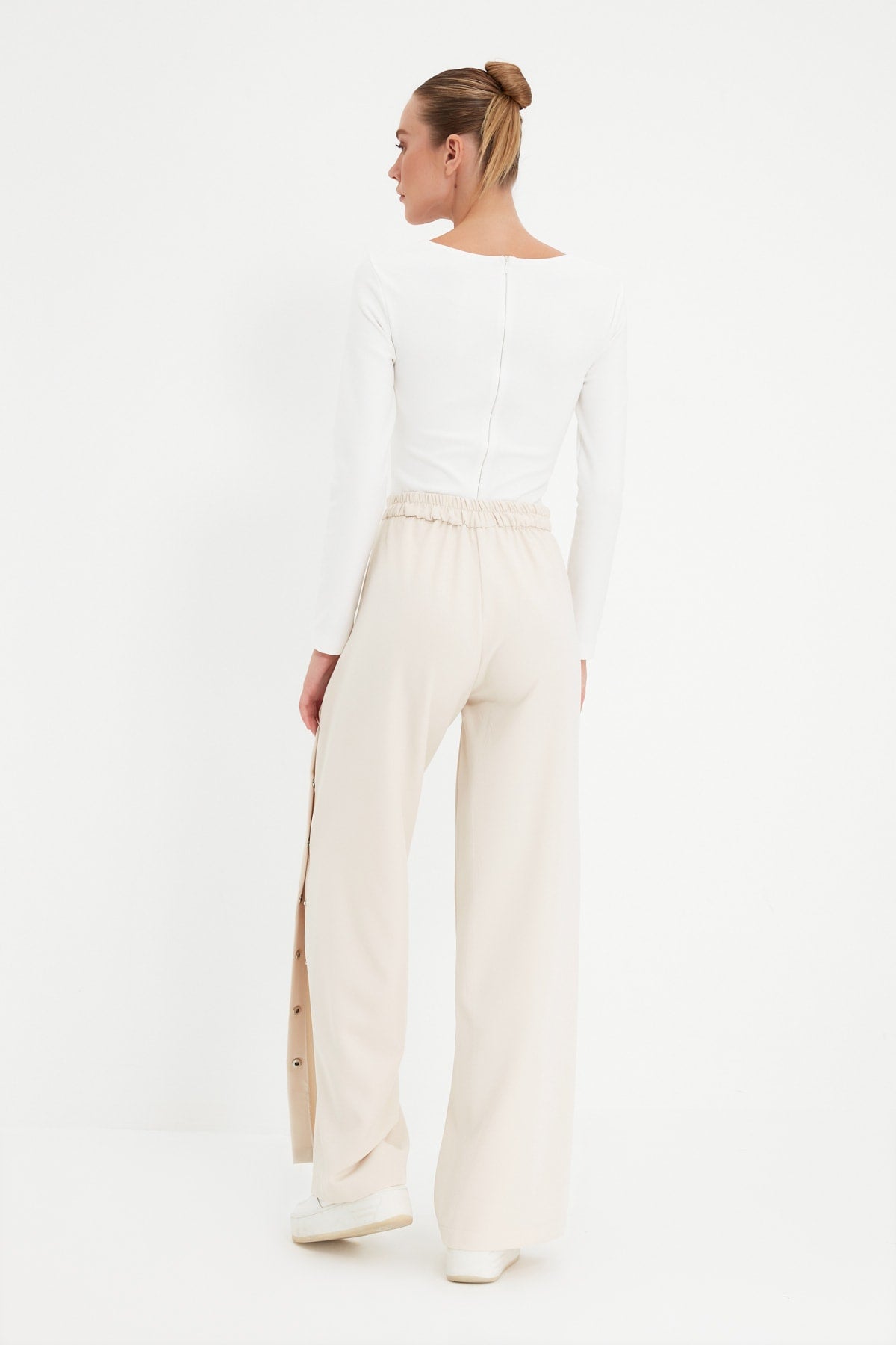 Trendyolmilla Taş Wide Leg/Geniş Paça Yanları Düğmeli Dokuma Kumaş Pantolon TWOSS20PL0398