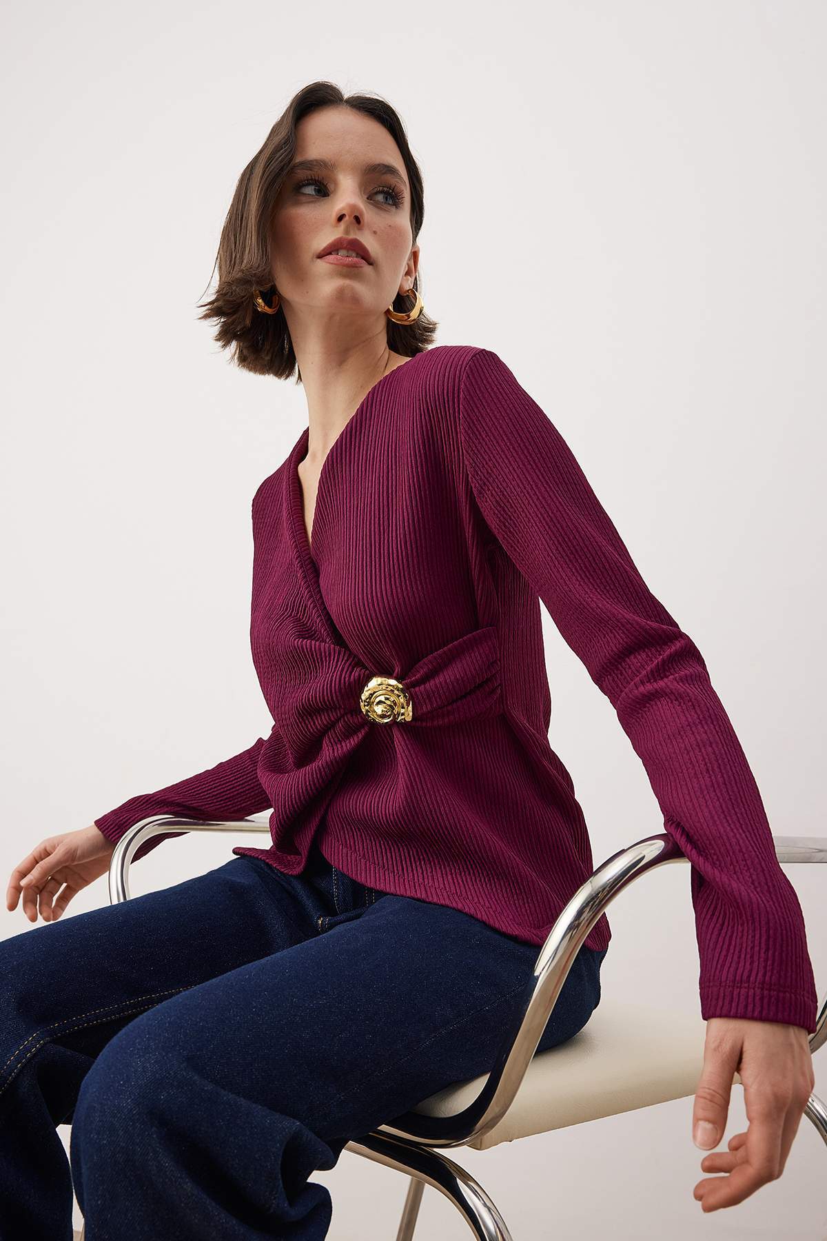 Bordo Aksesuar Detaylı Fitted/Vücuda Oturan Kruvaze Dokulu Örme Bluz TWOAW26BZ00310 Secondary image